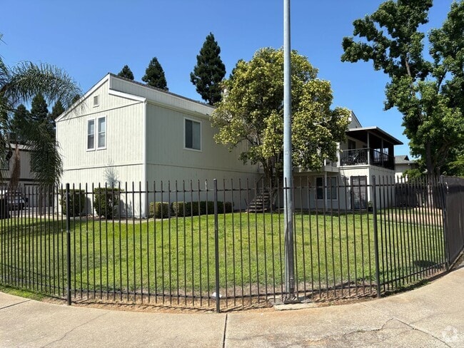 Building Photo - Two Bedroom, Two Bathroom Second Floor Apa... Unit 8936 Rental