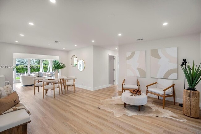 Building Photo - 2621 SW 19th St