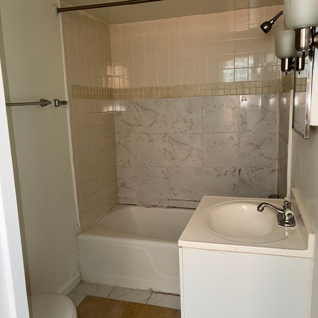 baño - 330 N 4th St Unidad 1st Floor