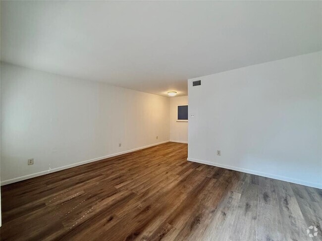 Building Photo - 2124 Burton Dr Unit 125 Rental