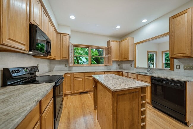 Photo - Light filled 2 bed, 2.5 bath townhome with garage minutes from UNC