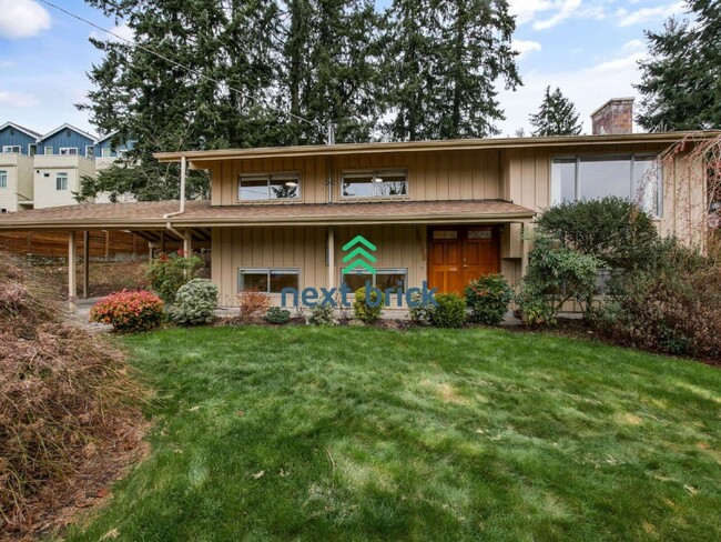 Building Photo - 6 Bed and 3 Bath Single Family Home Available Now!
