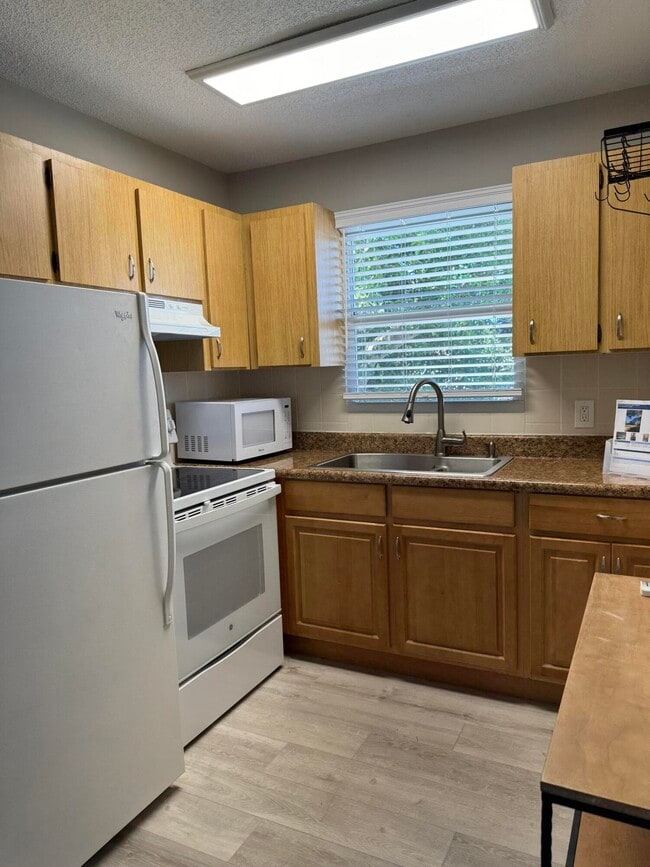 Photo - 4220 NE Indian River Dr Unit #6