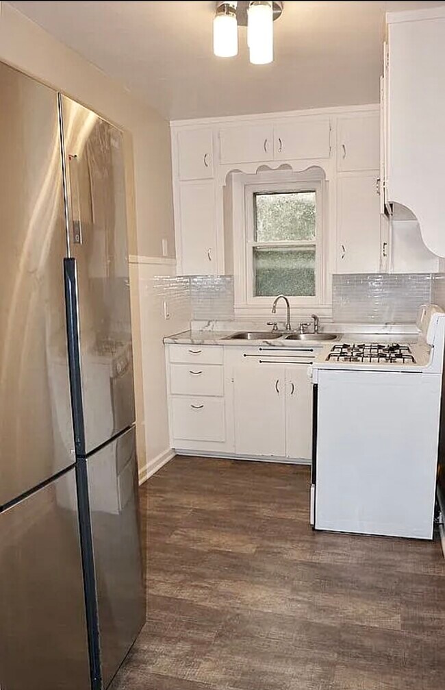 916 N Market St Townhome Townhome Rental in Oskaloosa IA