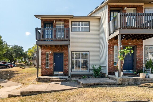 Photo - 1806 River Crossing Cir