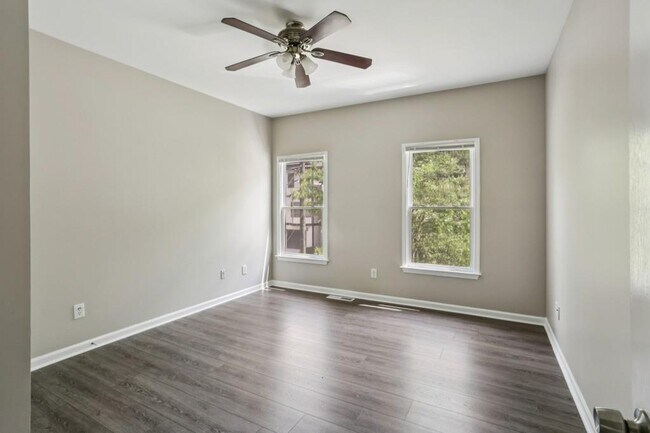Photo - 740 Prince Pl NW