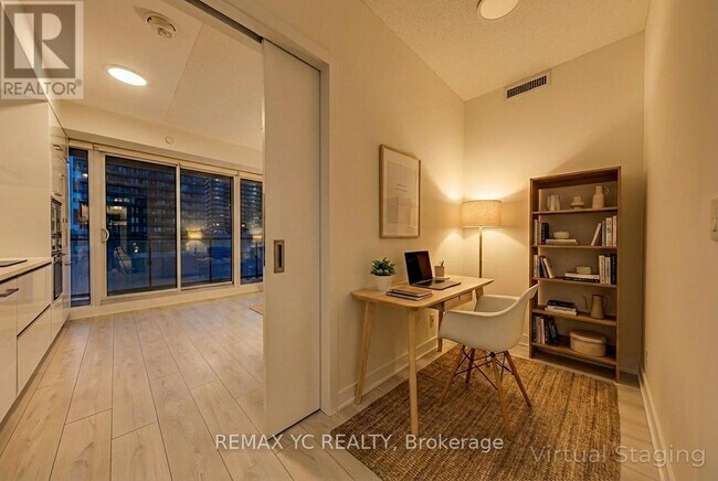 Photo - 2221 Yonge St Unit 1111