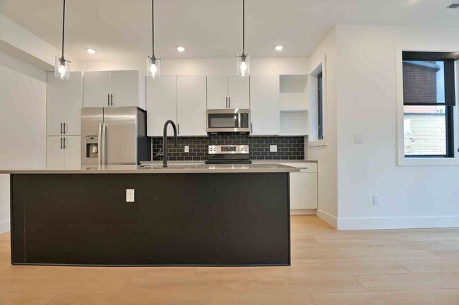 Photo - 2641 4th St NE Unit 2