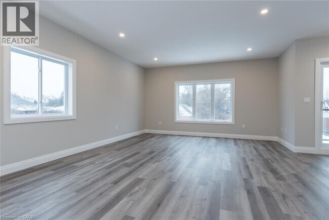 Photo - 32 THIRD Avenue Unit# Upper Unit Upper