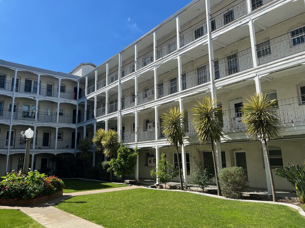 Photo - 4125 S Figueroa St