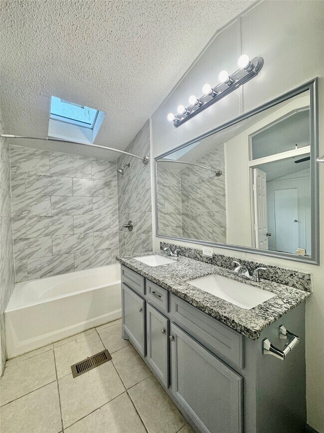 Photo - 1007 Spooner St