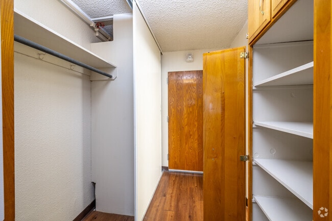 1 BR, 1 BA 250 SQF - Entry