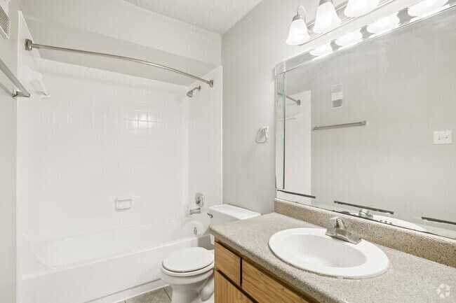 2BR, 2BA - 1,011SF - Second Bathroom