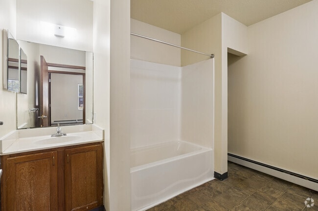 3BR, 2BA - 1,300SF - Primary Bathroom