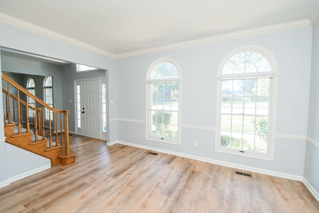Photo - 5 bedroom / 2.5 bathroom Home for Rent in ...