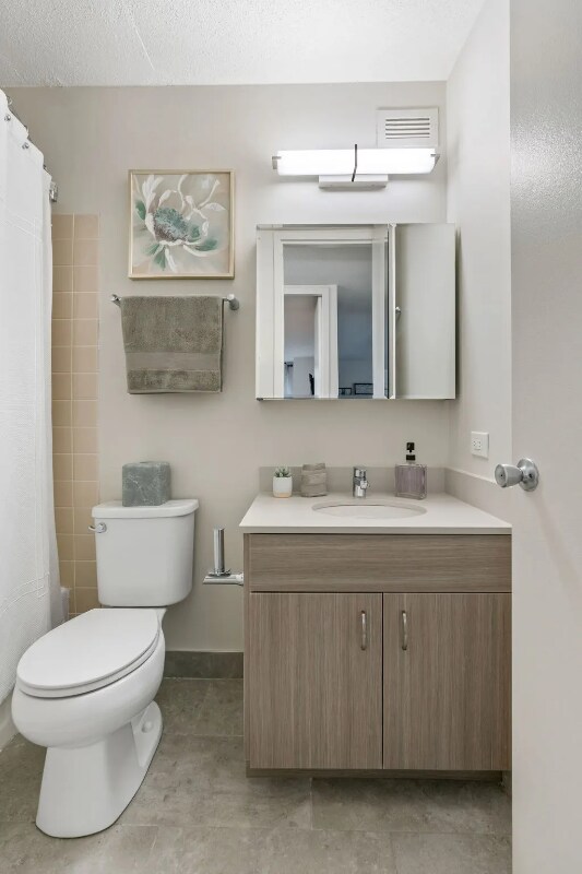 Photo - 1064 N Dearborn St