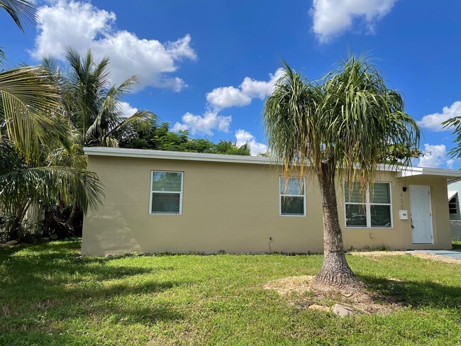 Photo - 630 N 69th Ave