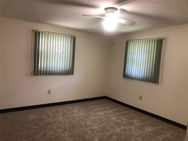 8 Moonlight Ln