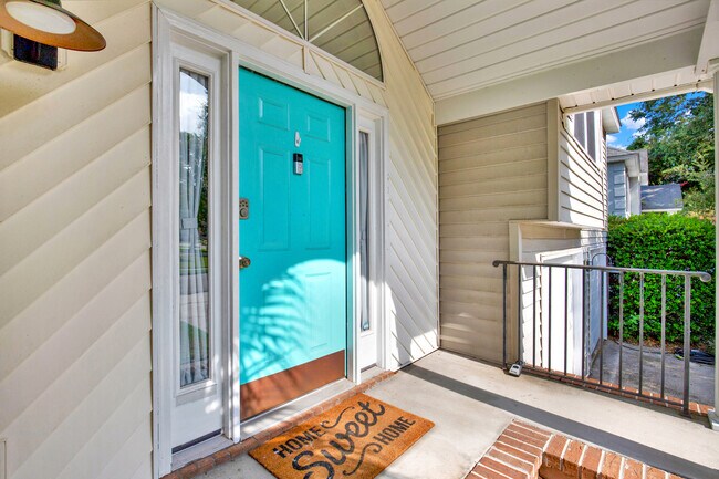Photo - 111 Teakwood Dr