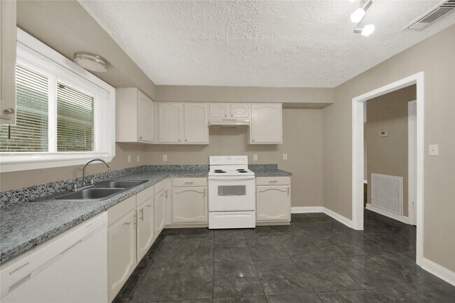 Photo - 14215 Barrone Dr