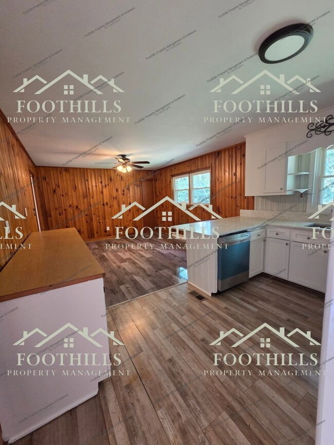 Photo - 605 River Rd