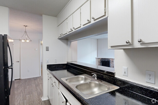 2BD 2BA 922SF