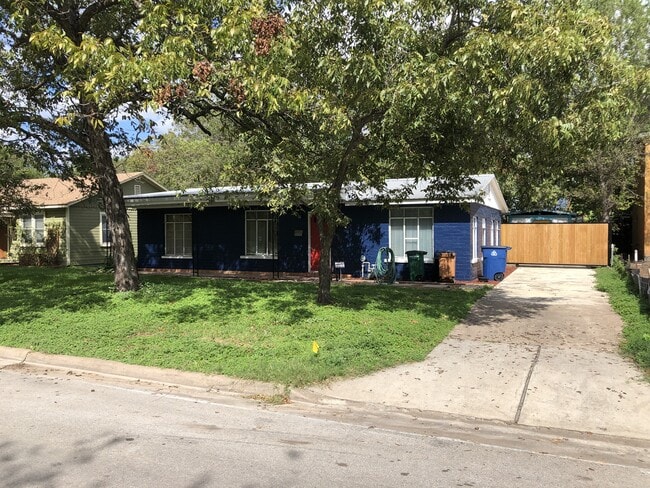 Photo - 1206 W 51st St