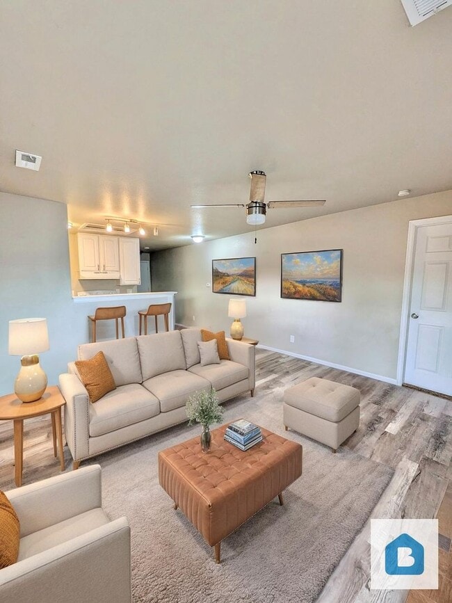 Building Photo - 1833 E 3rd St Unit A