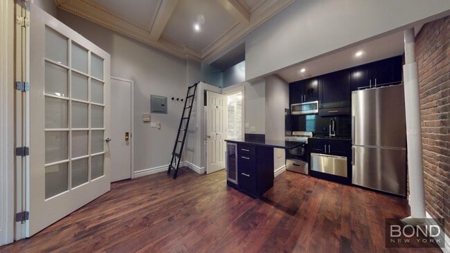 Building Photo - 350 W 21st St Unit 1 Rental