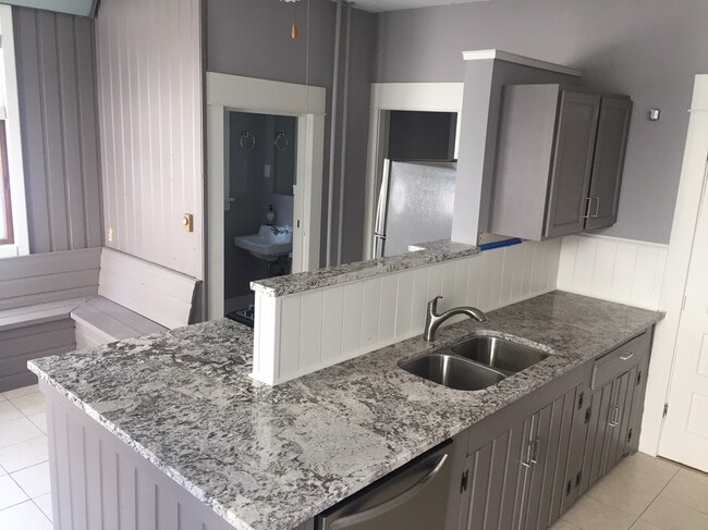 Photo - 1076 Ashland Ave