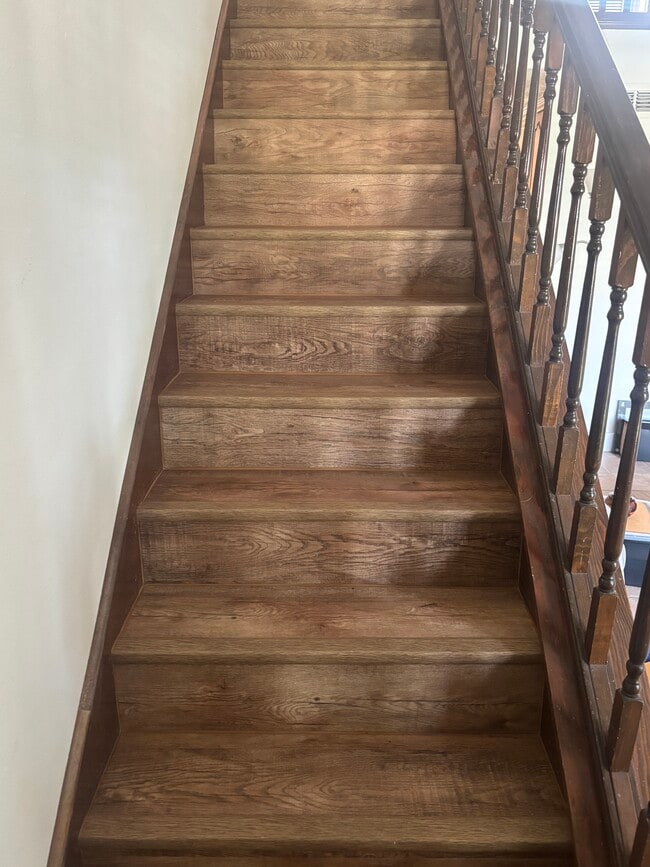 Staircase to the second floor bedrooms - 1093 Kelly Creek Cir