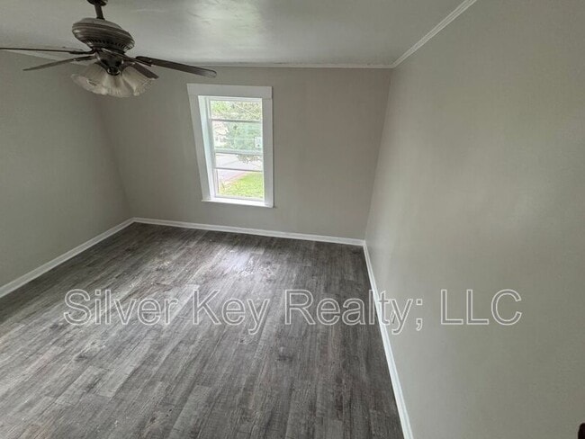 Photo - 405 Park St