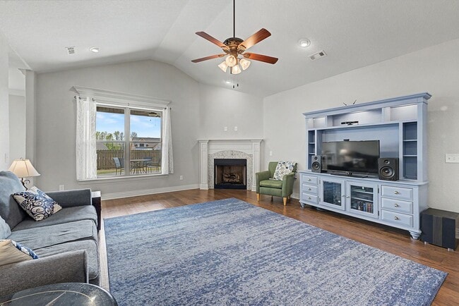Photo - 4 bedroom 2 bath Praire Grove Home! Upgrades Galore!
