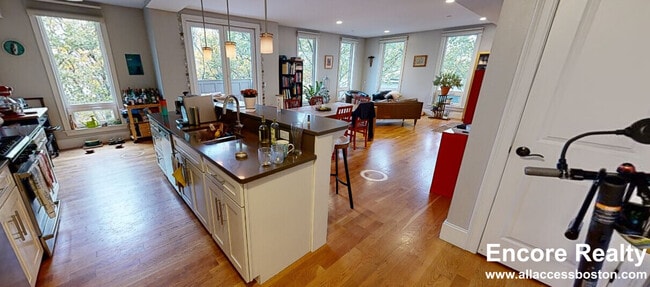 Photo - 168 Hampshire St Unit 4C