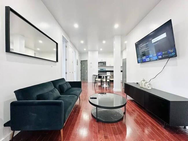 Photo - Crown Heights Room, HDTV, 24 min to Manhattan #537 Unidad 2R