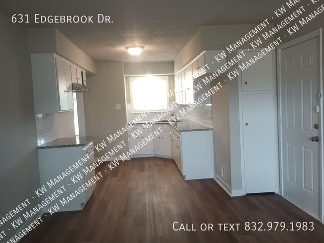 Photo - 631 Edgebrook Dr