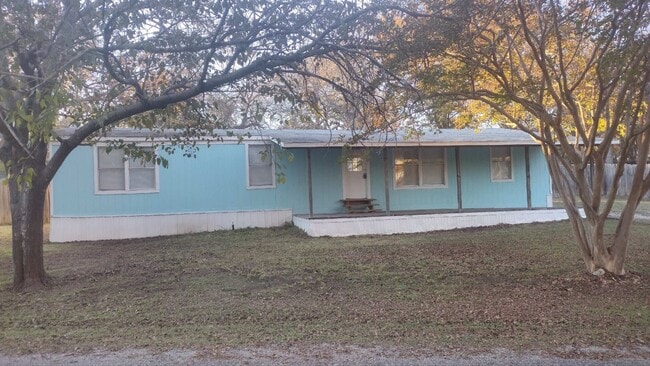 Photo - Large 4 Bedroom 2 Bath Home in Granbury - Indian Harbor