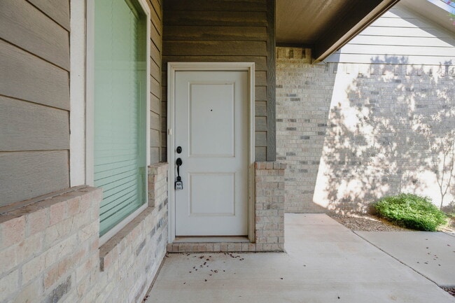 Photo - Perfect 2 Bedroom, 2 Bath!