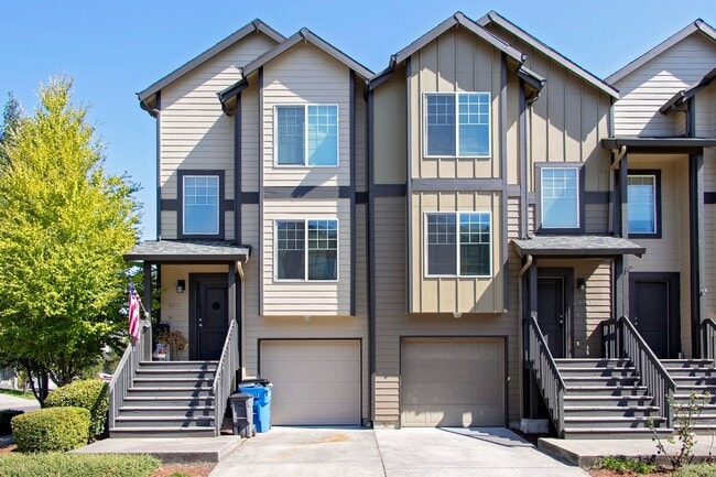 Building Photo - 3-Level Townhouse with Open Layout and Garage