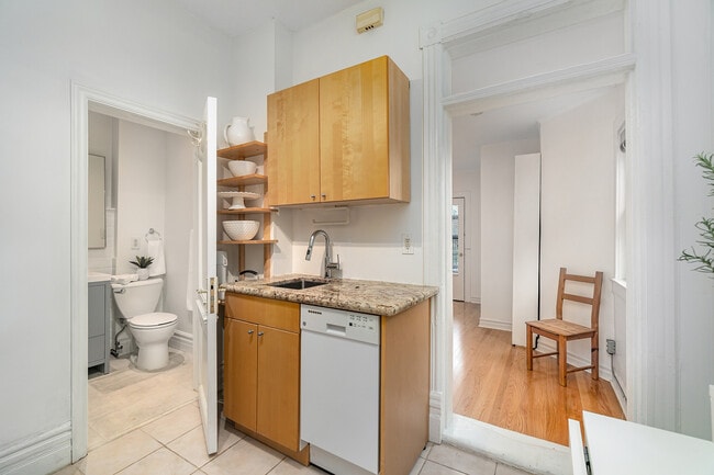 Photo - 225 Major St