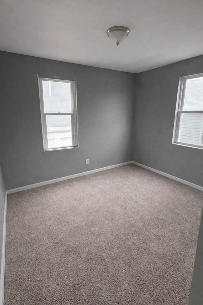 Photo - 841 Lasalle St