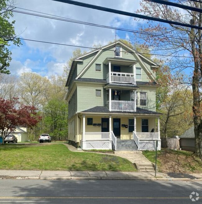 Building Photo - 267 Sylvan Ave Unit 3 Rental