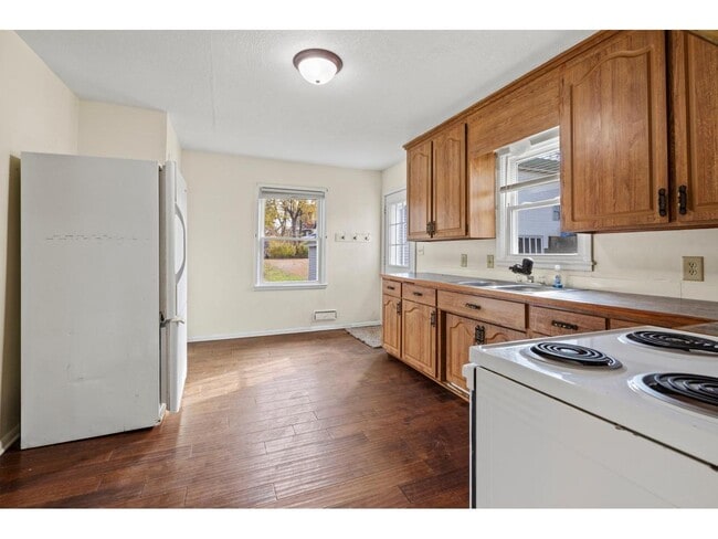 Photo - 120 2nd St N