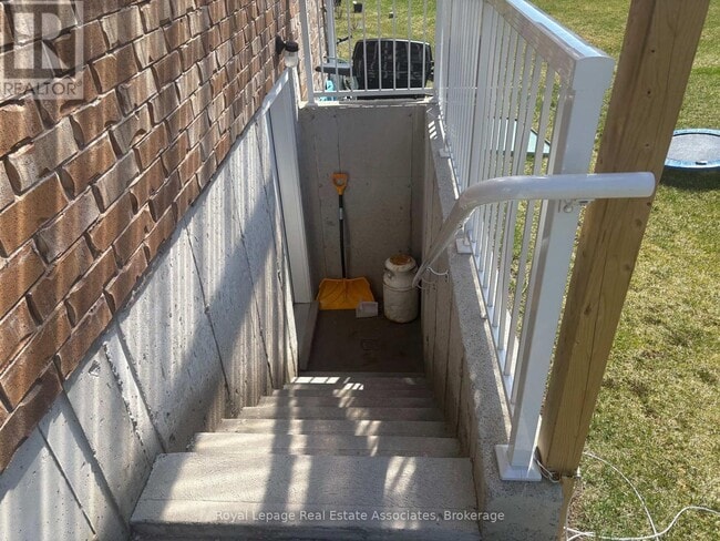 Photo - 135 Monarch St