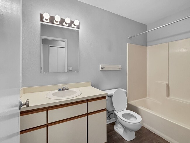 Photo - 1018 Abbey Ct Unit 7