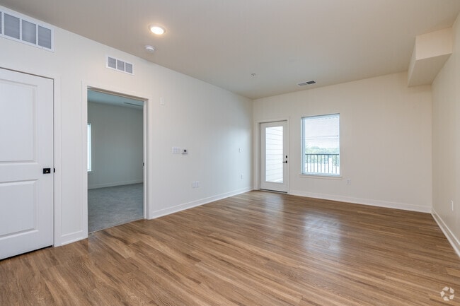 1BR, 1BA - 789 SF - Living Room - Parkside Aparments