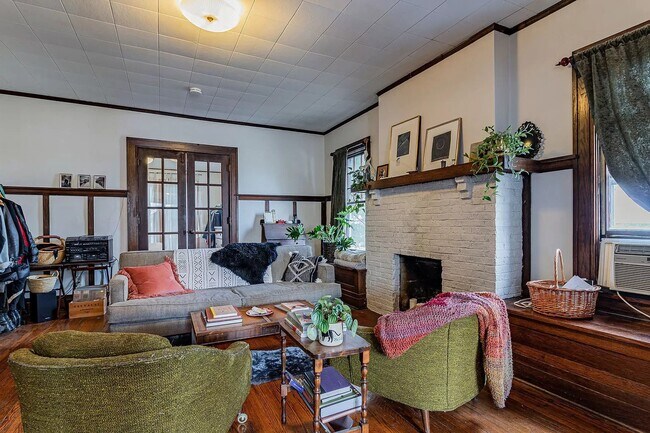 Living Room - 602 S Broadway Ave Condo Unit 1