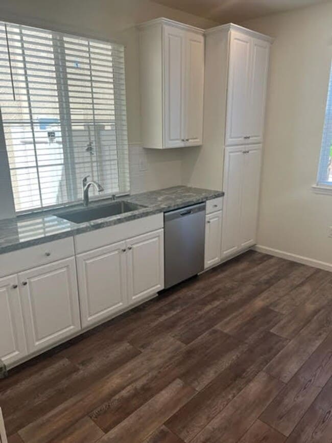 Photo - Gorgeous Newer Home in Roseville!