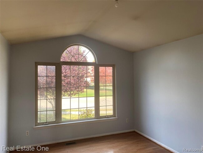 Photo - 39206 Silverthorne Bend