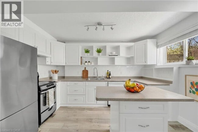 Photo - 347 Keewatin Ave